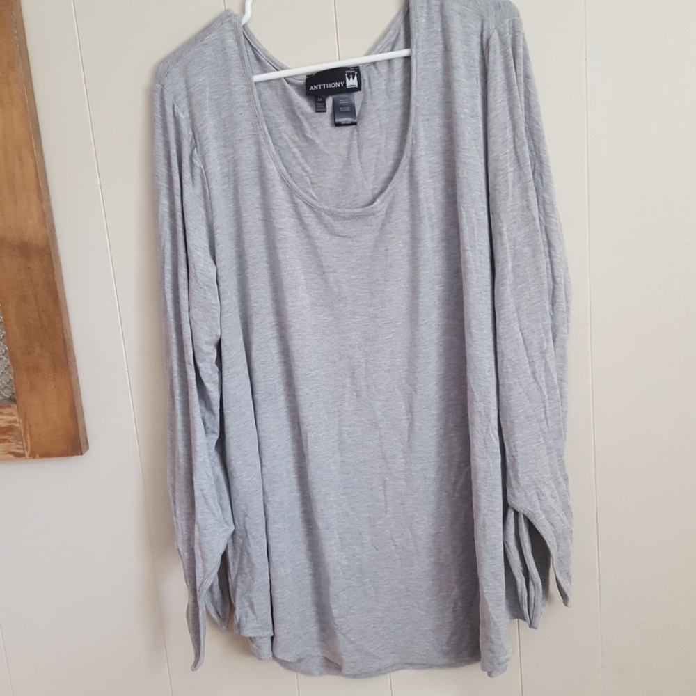 Gray Antthony top